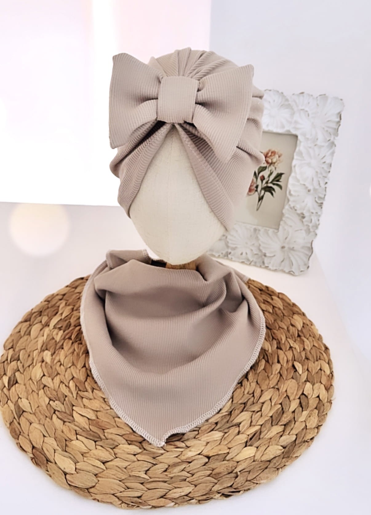 Komplet turban z kokardą i chusta (latte prążek)