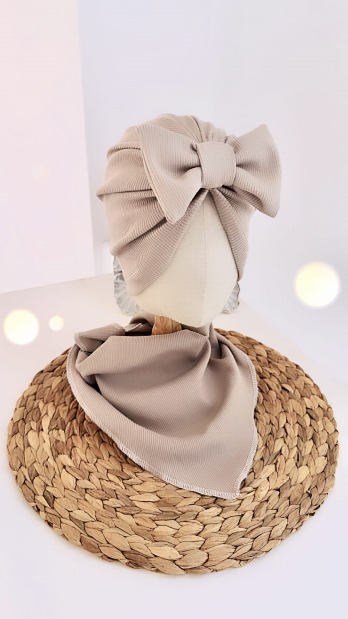Komplet turban z kokardą i chusta (latte prążek) - obrazek 2