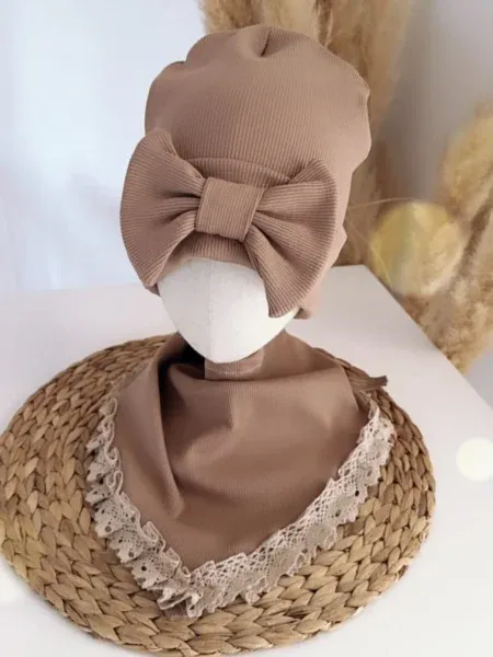 Komplet prążkowany czapka i chusta (latte)