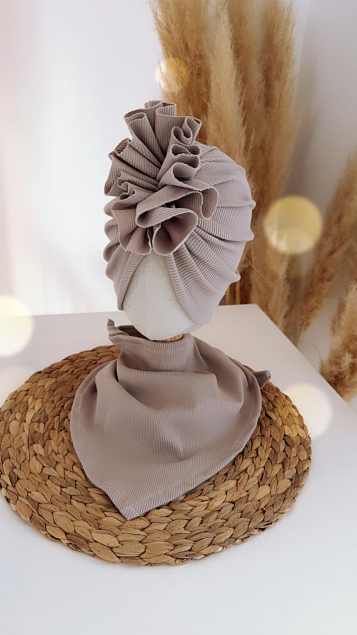 Komplet prążkowany turban z falbaną i chusta (sandy)